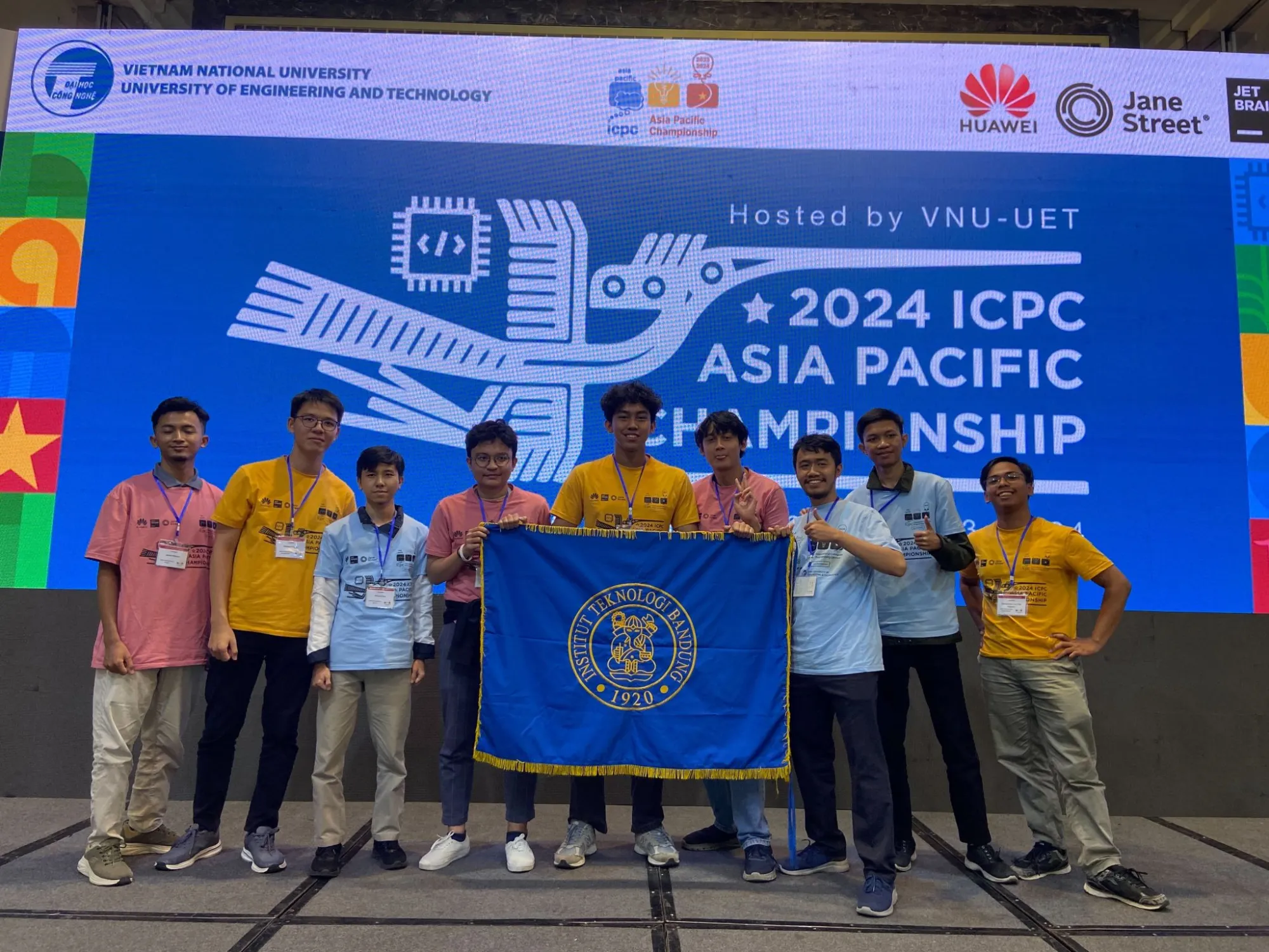 Team photo with the Institut Teknologi Bandung flag at the 2024 ICPC Asia Pacific Championship in Vietnam